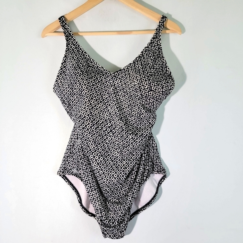 Speedo Women's Plus Size 16 NEW BLACK One Piece Swimsuit Geometric Print Beachy